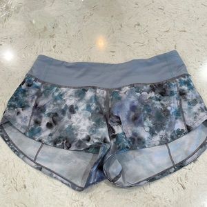 Lululemon, speed-up, soft floral pattern; 2.5”
